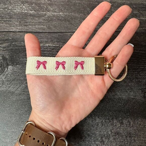bow embroidered keychain brand new - Picture 1 of 2